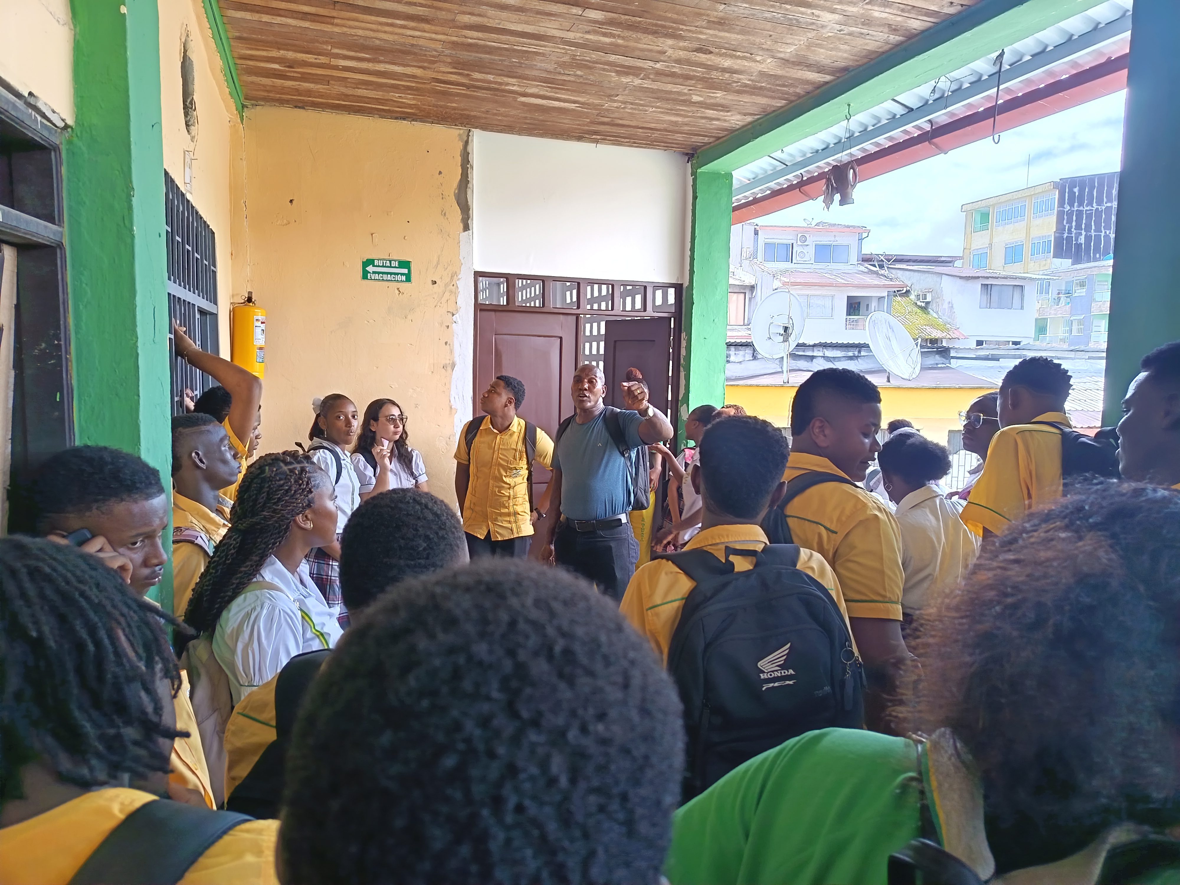 Recorrido y orientación sobre rutas de evacuación ante sismos